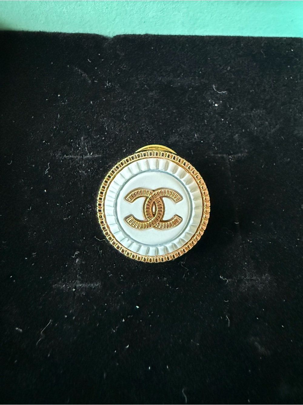 ChaneI Gold and White Logo Round Brooch/Pin - Picture 2 of 7